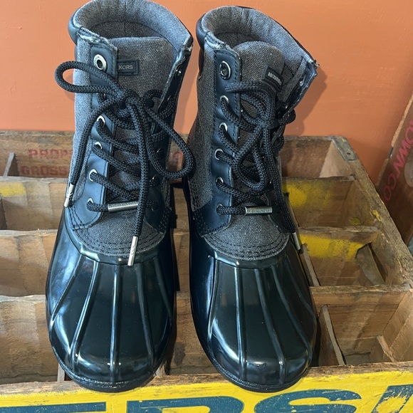 Authentic Michael Kors Easton boots - Picture 3 of 7